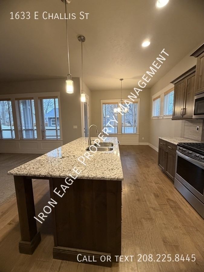 1633 E Challis St - Photo 3 of 36