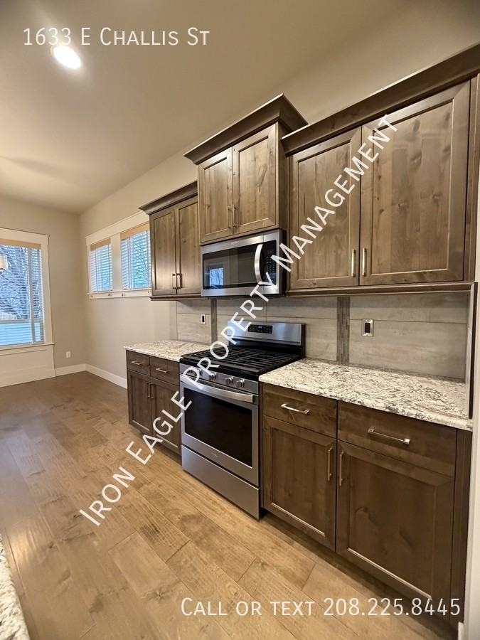 1633 E Challis St - Photo 5 of 36