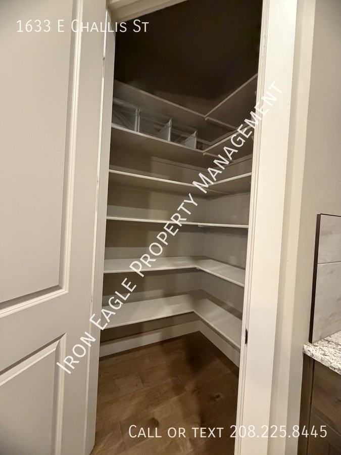 1633 E Challis St - Photo 6 of 36