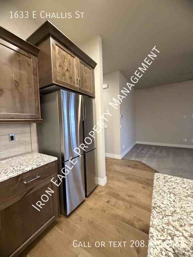 1633 E Challis St - Photo 7 of 36