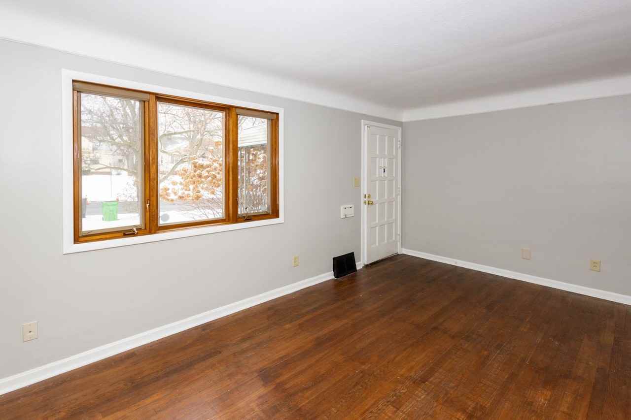 5048 Claremont Blvd - Photo 2 of 21