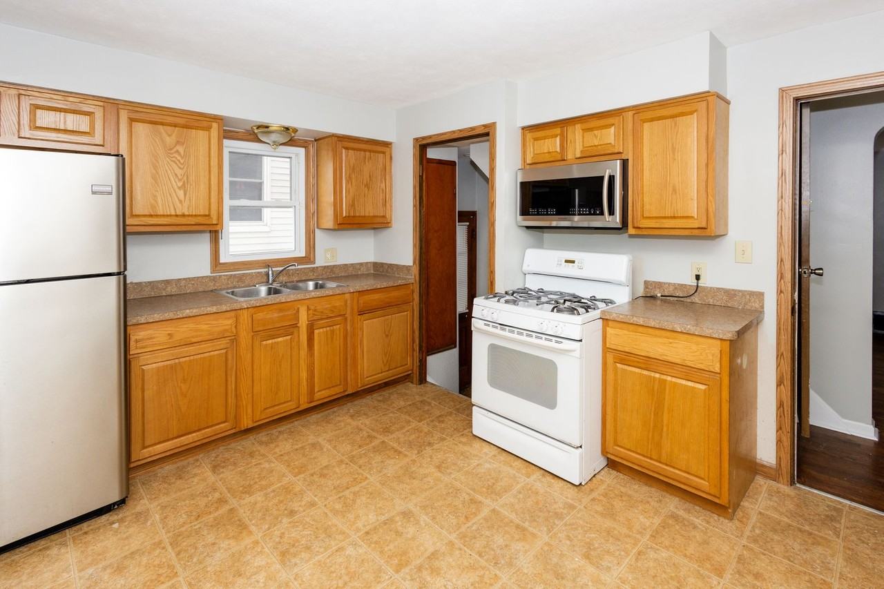 5048 Claremont Blvd - Photo 6 of 21