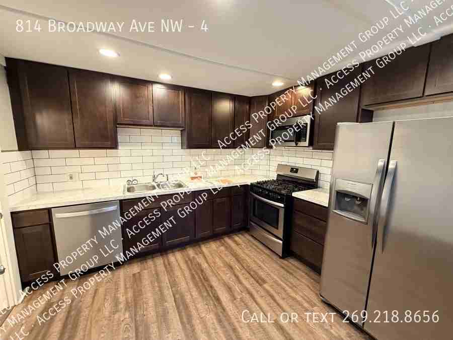 814 Broadway Ave Nw #4 - Photo 2 of 15