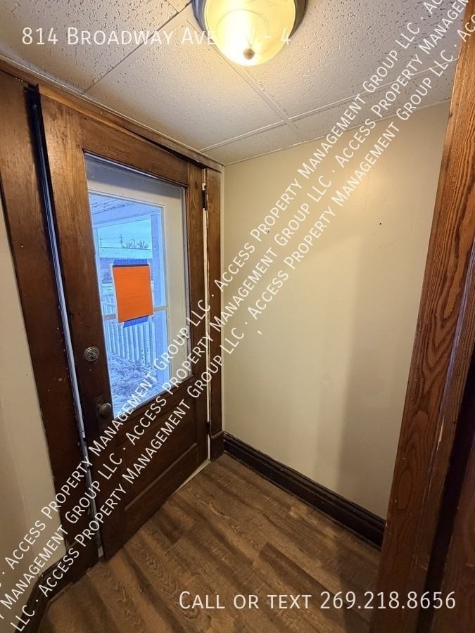 814 Broadway Ave Nw #4 - Photo 5 of 15