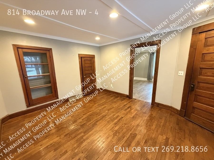814 Broadway Ave Nw #4 - Photo 7 of 15