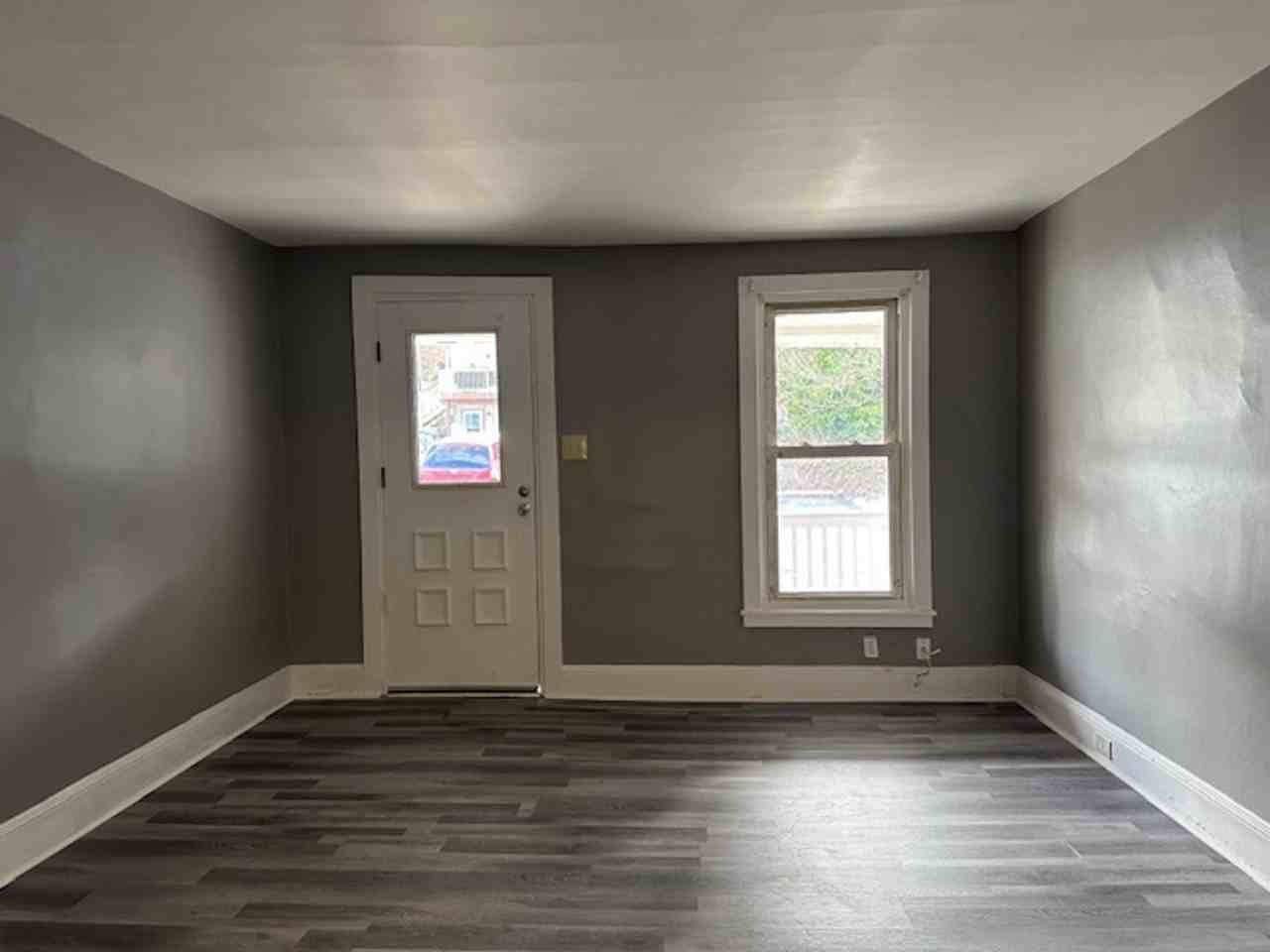 441 Catherine St - Photo 4 of 14