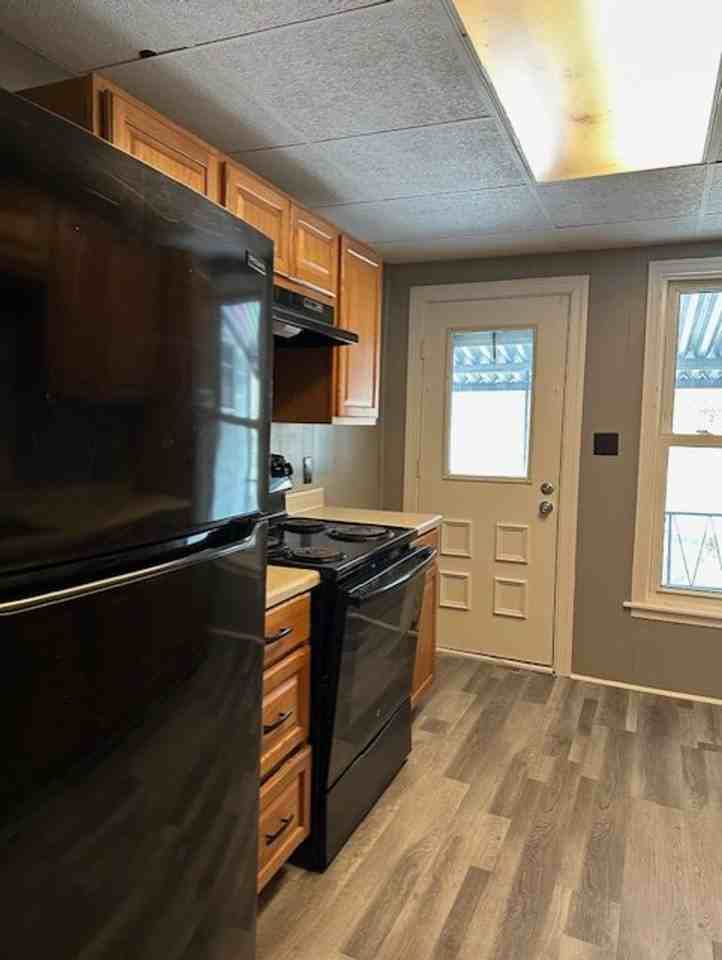 441 Catherine St - Photo 6 of 14