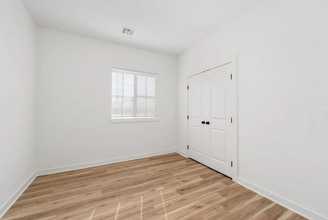 2331 S Spring Hill Ct - Photo 2 of 25