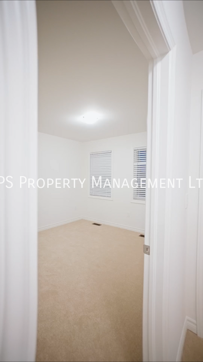 34 Bradden Cres - Photo 3 of 8