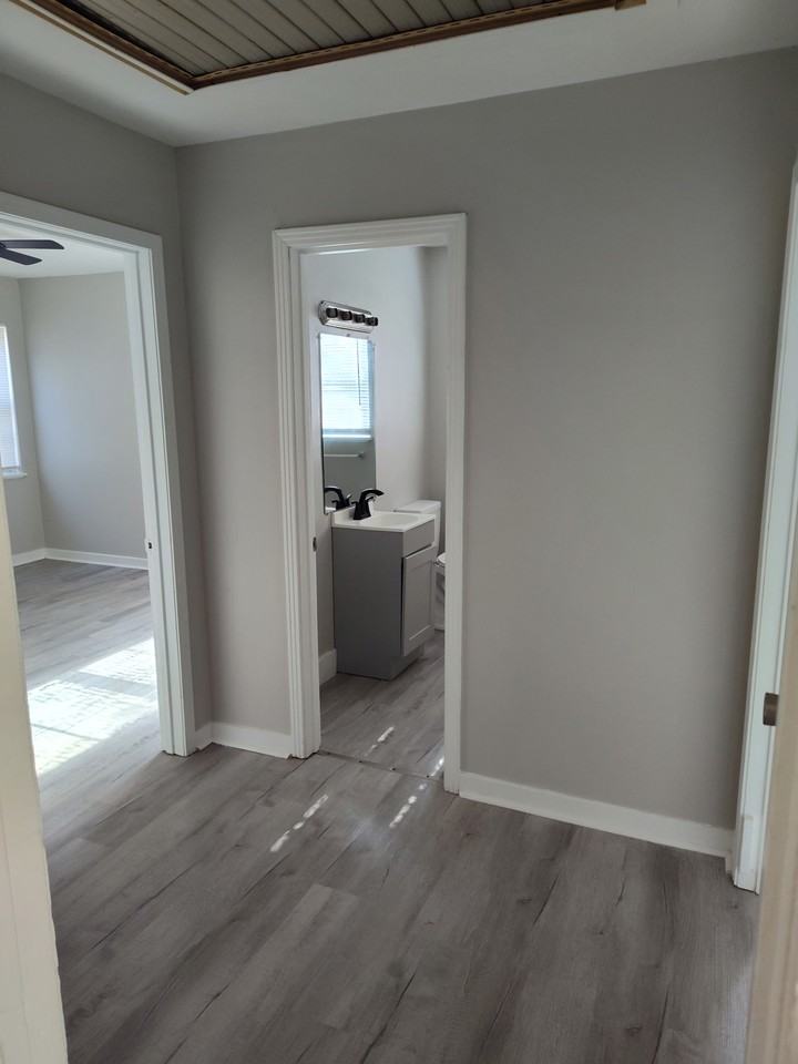 1126 Barbara Ann Dr - Photo 4 of 8