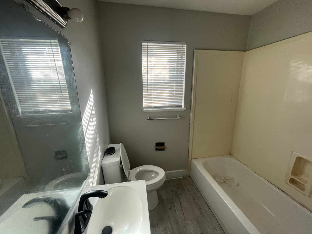 1126 Barbara Ann Dr - Photo 5 of 8