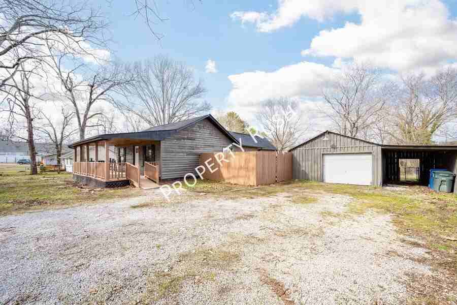 8229 Patterson Rd - Photo 4 of 35