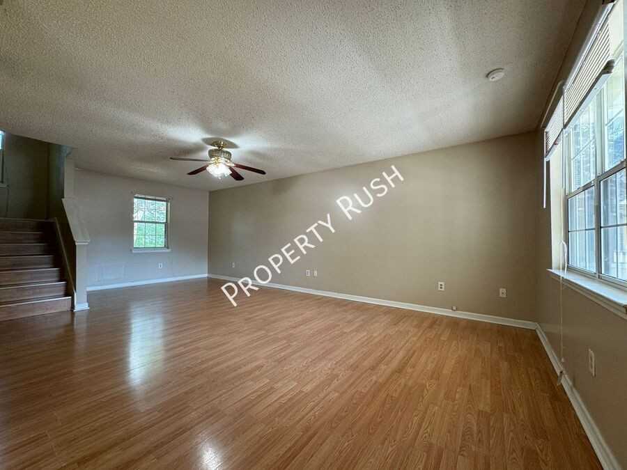 1620 Hickory Pl - Photo 6 of 31