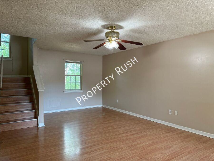 1620 Hickory Pl - Photo 7 of 31