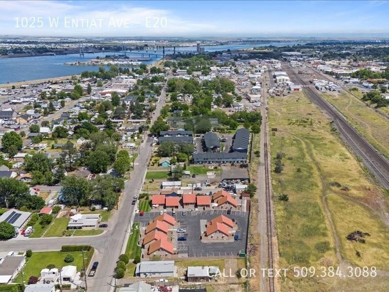 1025 W Entiat Ave #E20 - Photo 5 of 22