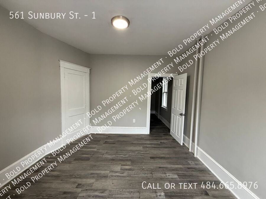 561 Sunbury St #1 - Photo 3 of 7