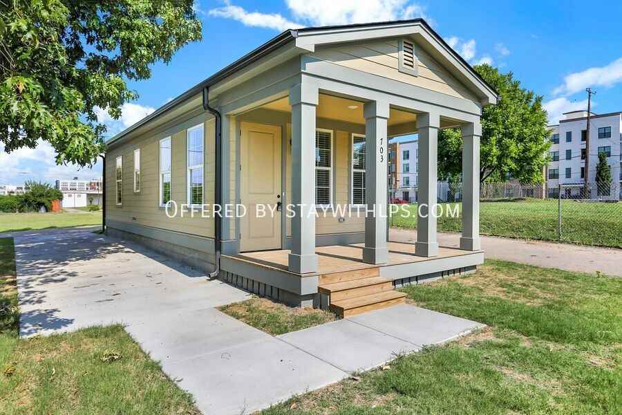 703 N 3rd St - Photo 4 of 23