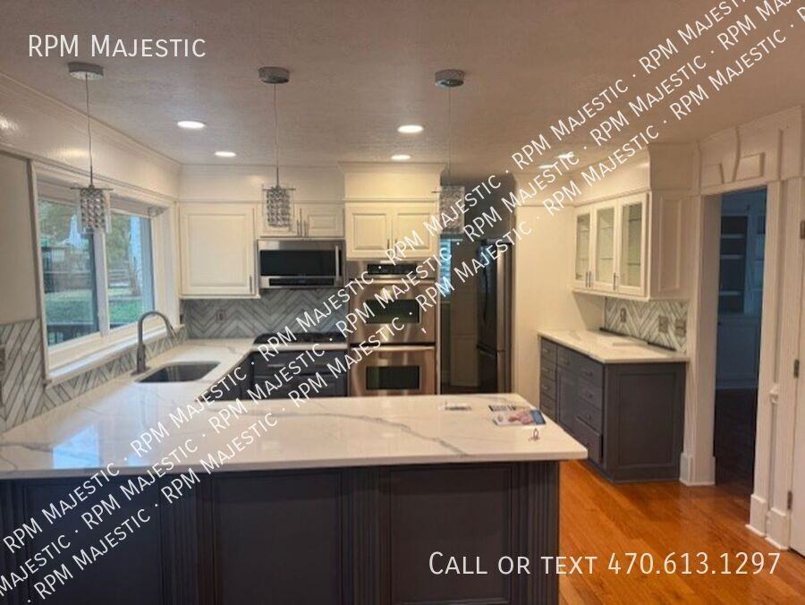 6960 Whispering Oaks Ct - Photo 4 of 19