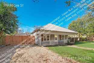 209 Pecan St - Photo 1 of 1