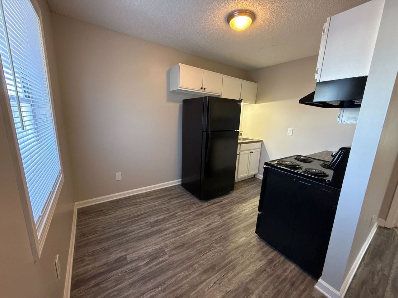 308 Jefferson St Apt J - Photo 3 of 13