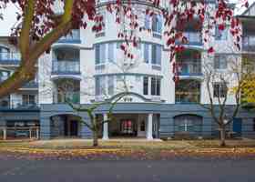 featured image of 910 N Harbour Dr