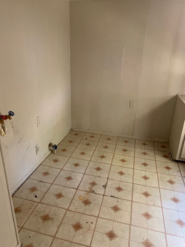 1447 Alma St - Photo 4 of 8