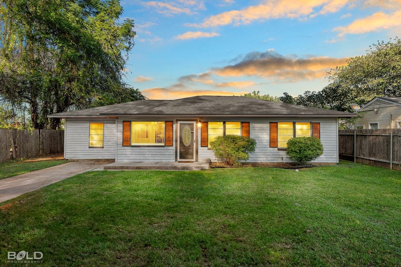 101 Lillian St - Photo 2 of 43