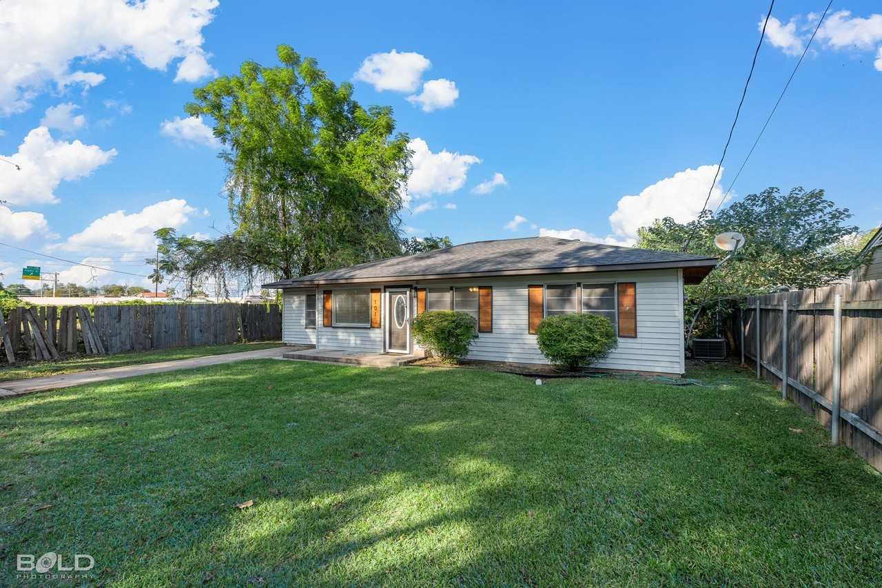 101 Lillian St - Photo 7 of 43