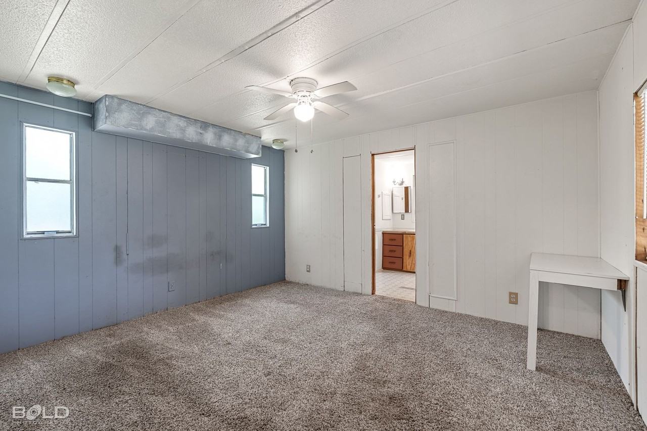 589 N Main St - Photo 2 of 27