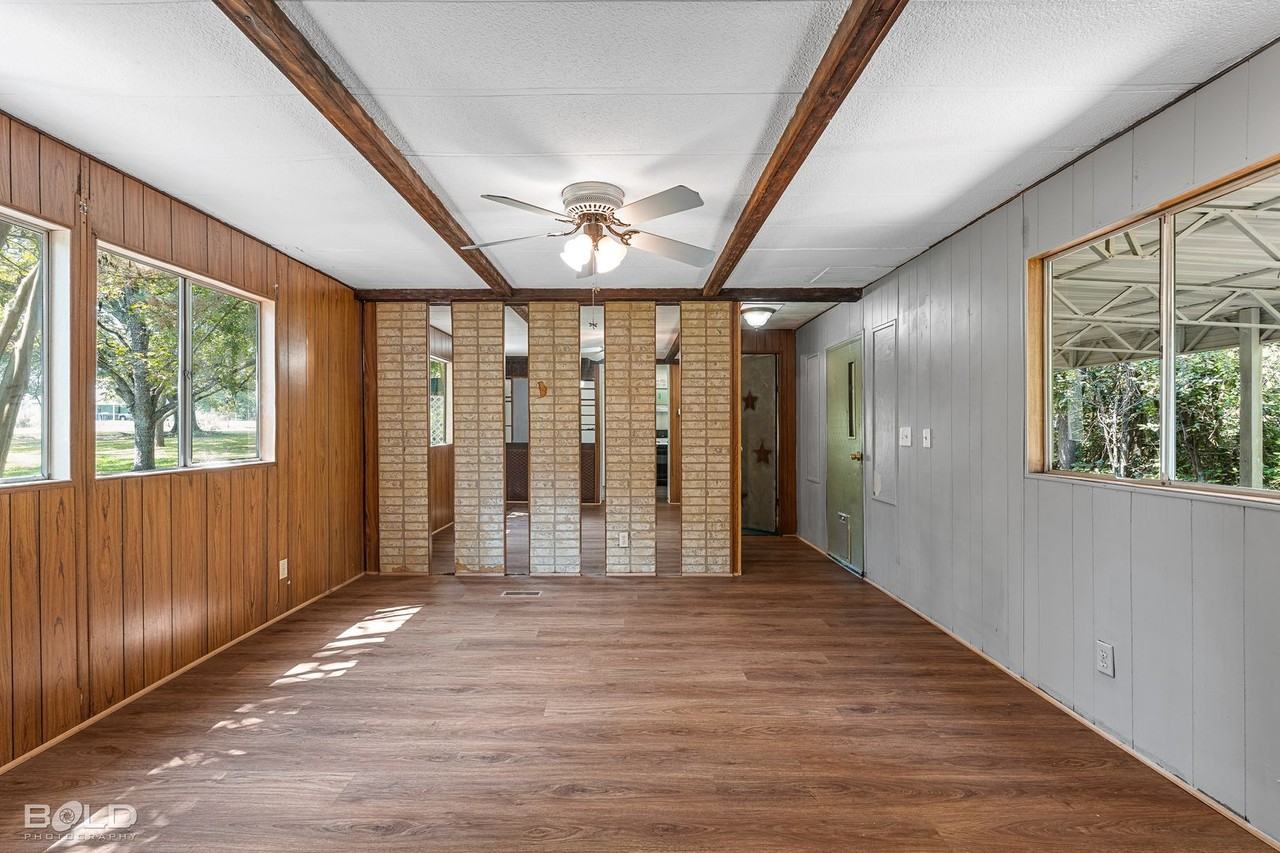 589 N Main St - Photo 5 of 27