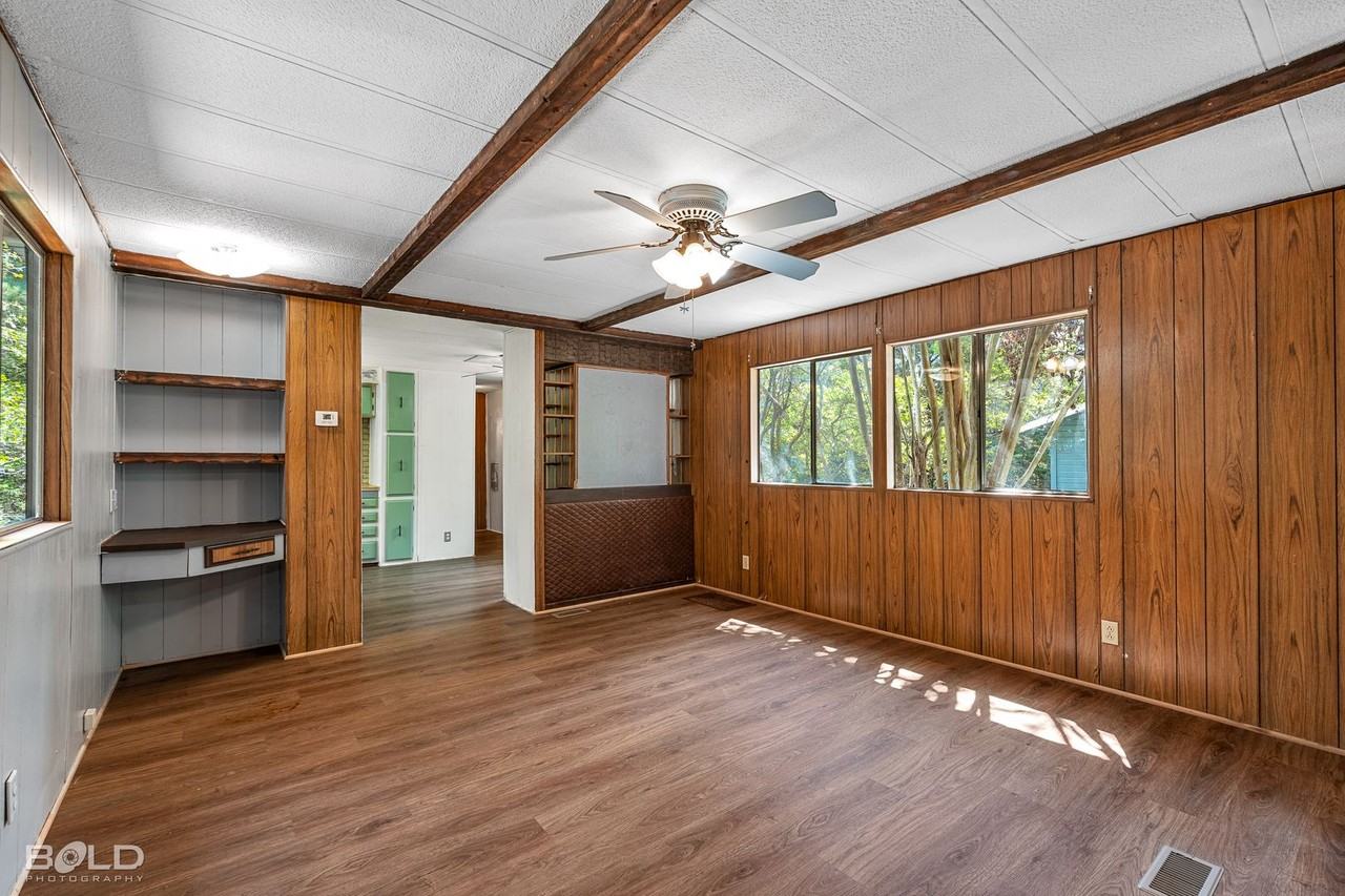 589 N Main St - Photo 7 of 27