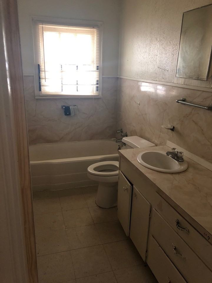 2957 Regent St - Photo 5 of 9