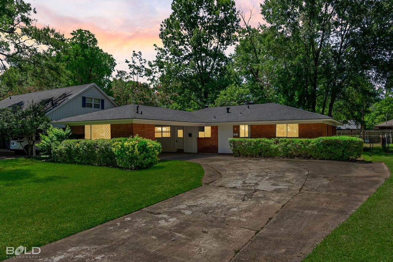 321 Tallow Ln - Photo 3 of 24