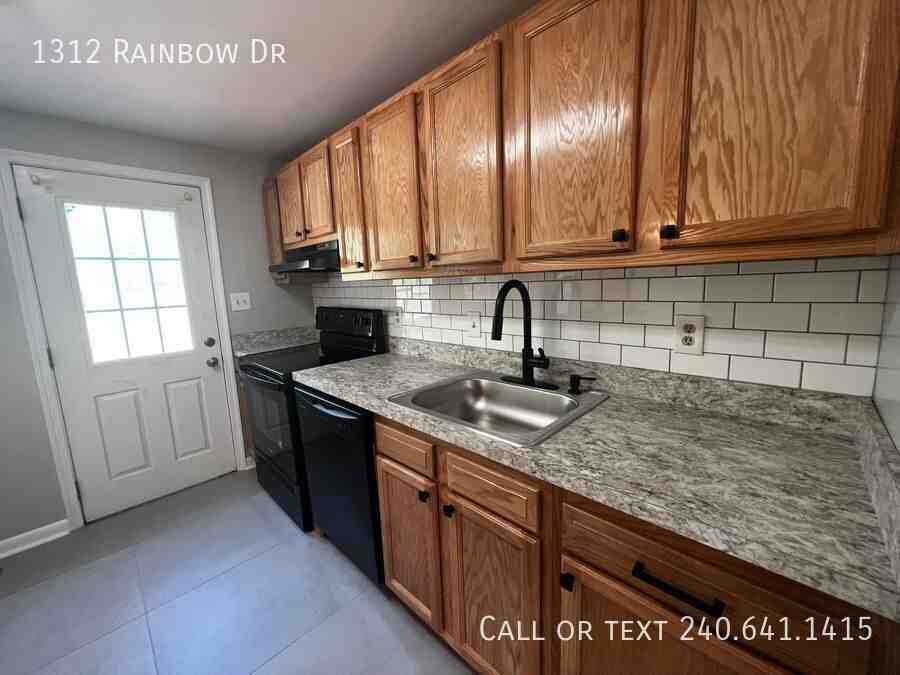 1312 Rainbow Dr - Photo 6 of 31