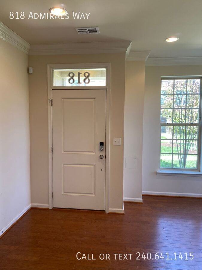 818 Admirals Way - Photo 5 of 32