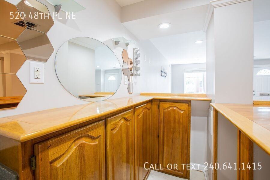 520 48th Pl Ne - Photo 7 of 28