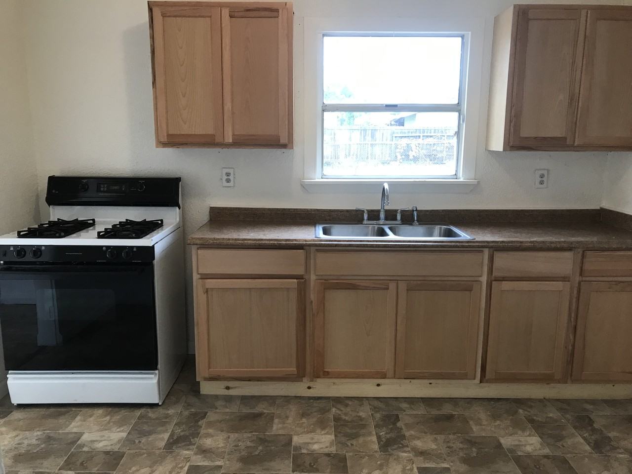 2127 B St #NA - Photo 2 of 9