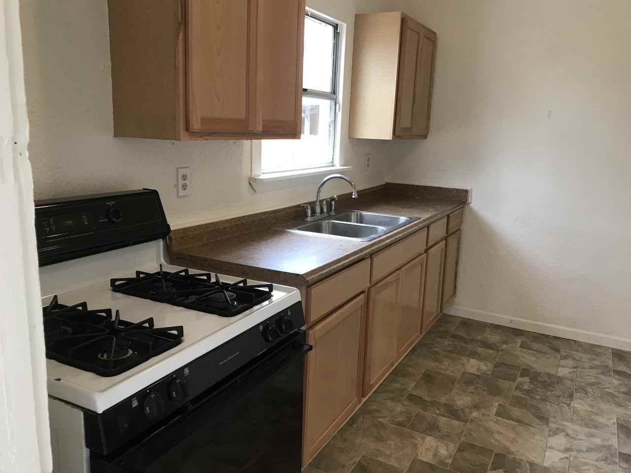 2127 B St #NA - Photo 5 of 9