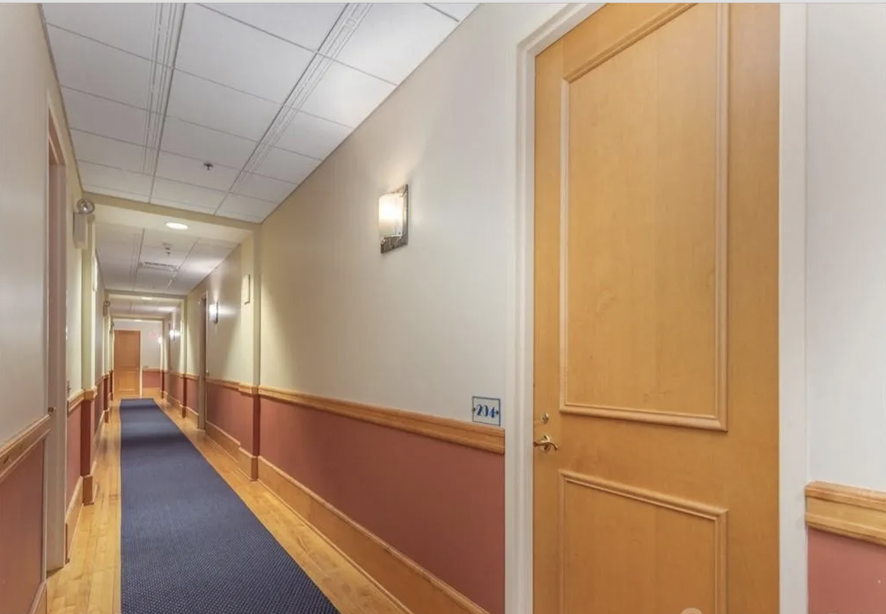 59 College St #404 - Photo 2 of 13