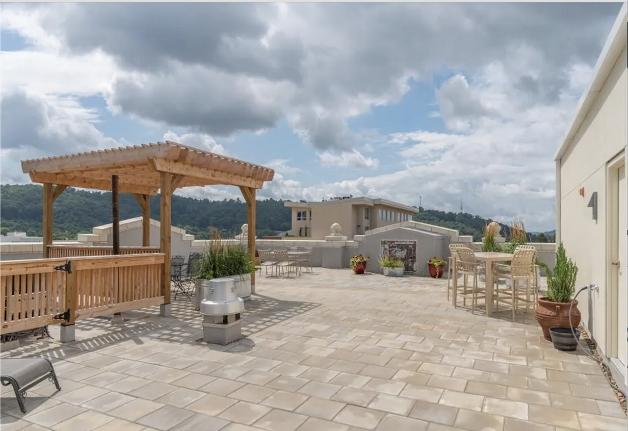 59 College St #404 - Photo 3 of 13