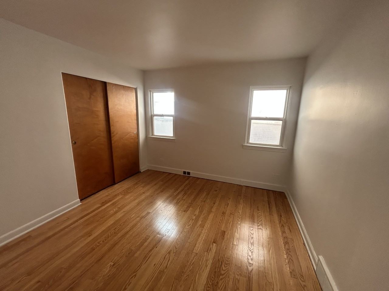 8816 S Blackstone Ave #2 - Photo 3 of 7