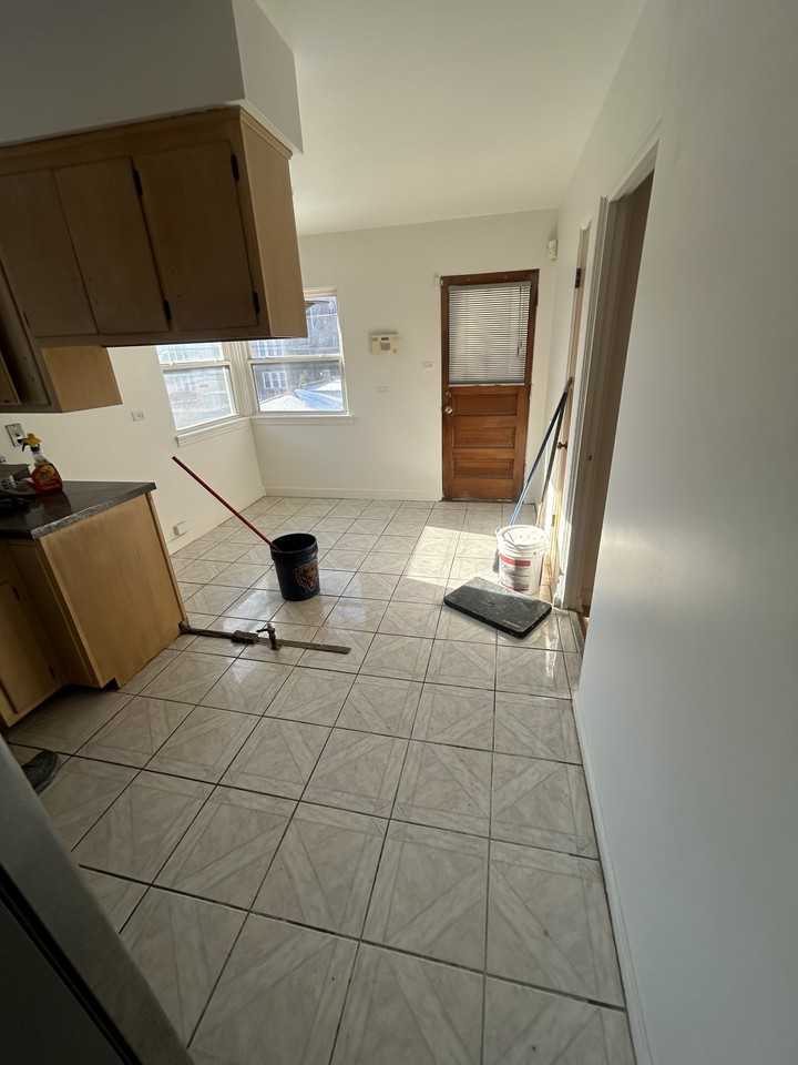 8816 S Blackstone Ave #2 - Photo 5 of 7