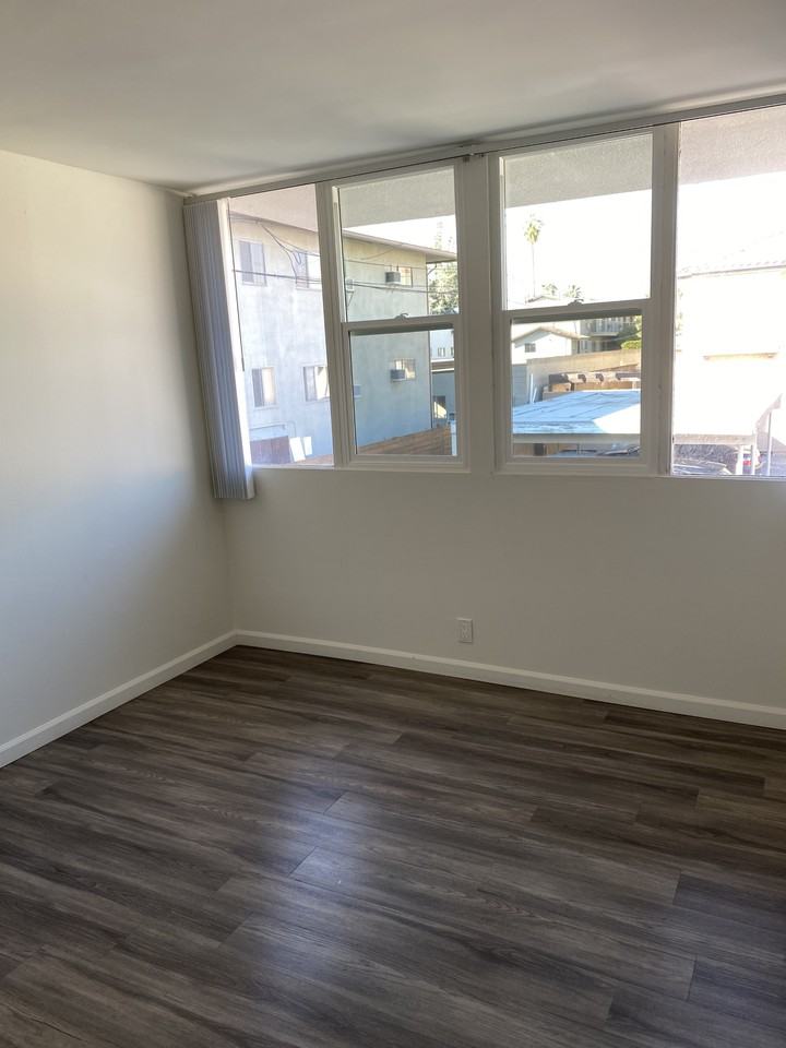 1014 W Huntington Dr #34 - Photo 2 of 50