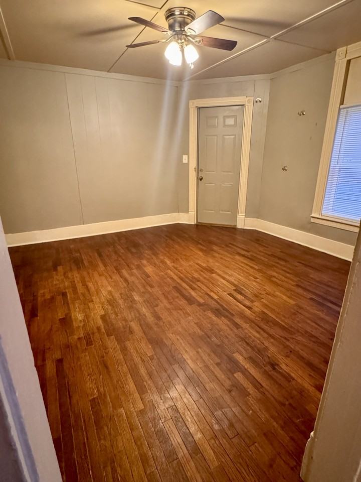 402 W Olive St #404R - Photo 2 of 11