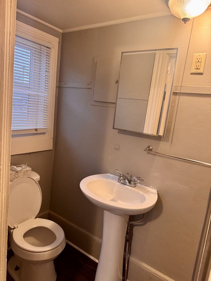 402 W Olive St #404R - Photo 4 of 11