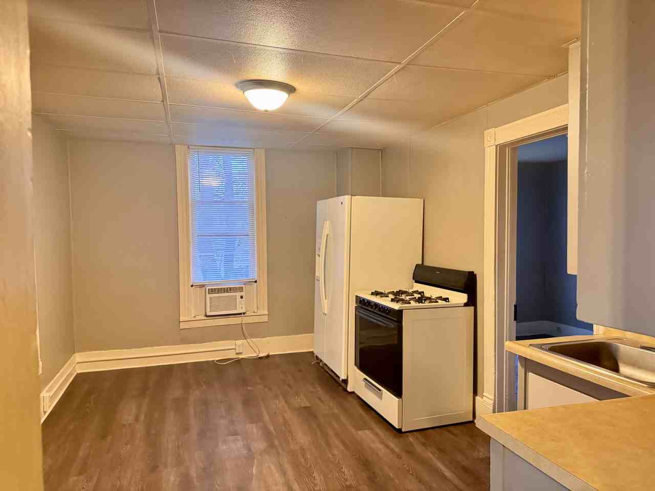 402 W Olive St #404R - Photo 5 of 11