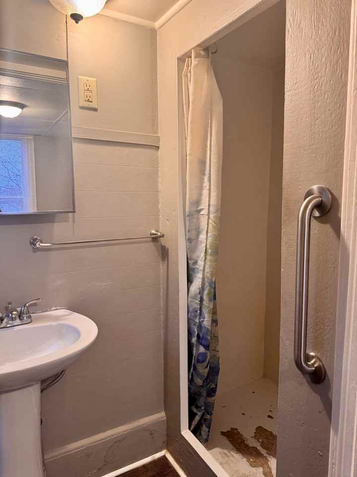 402 W Olive St #404R - Photo 6 of 11