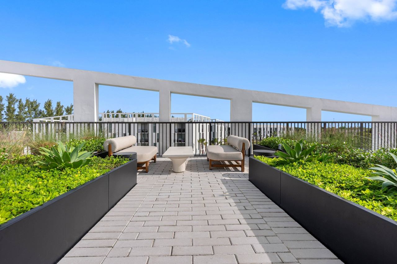 Laguna Gardens - Photo 5 of 50