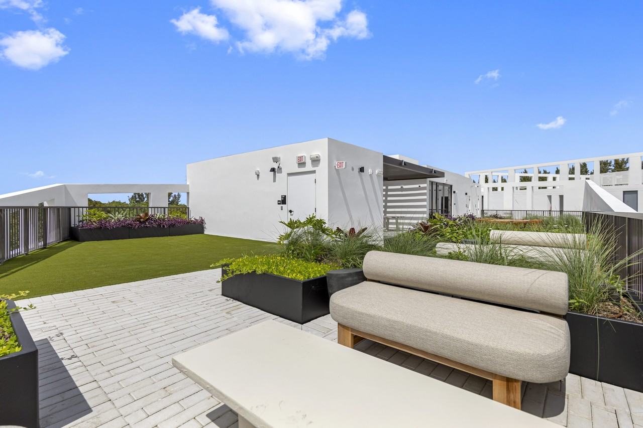 Laguna Gardens - Photo 6 of 50