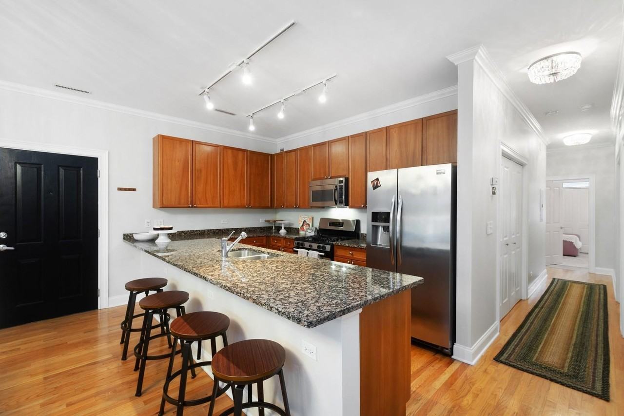 1801 W Addison St #2W - Photo 3 of 11